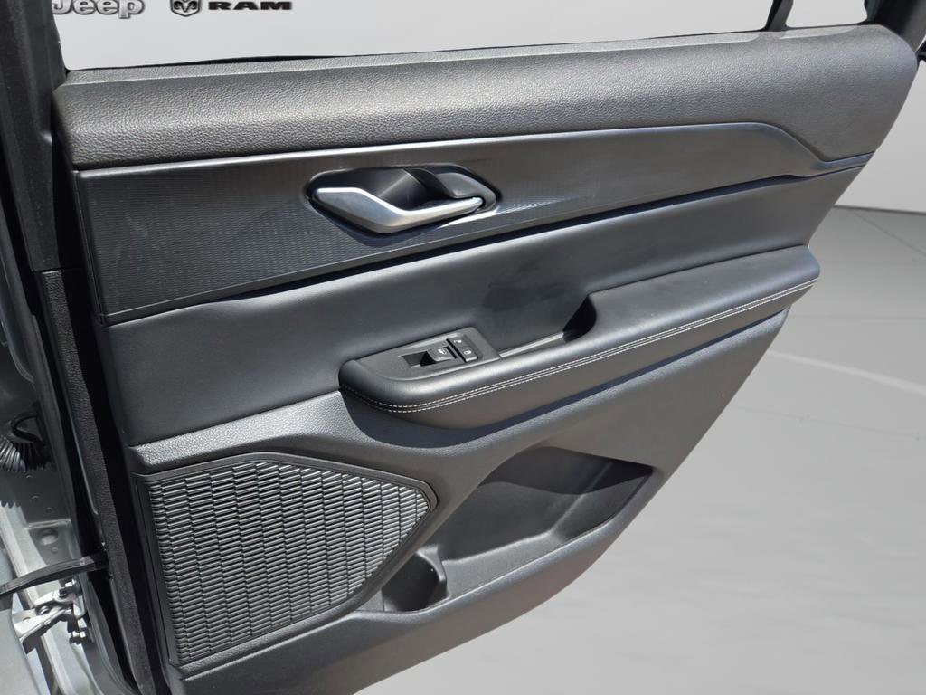 Certified 2024 Jeep Grand Cherokee L Laredo image 27