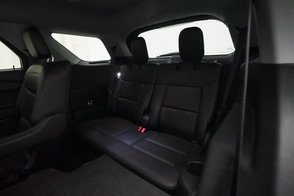Used 2023 Ford Explorer XLT w/ Equipment Group 202A AWD/4WD image 17