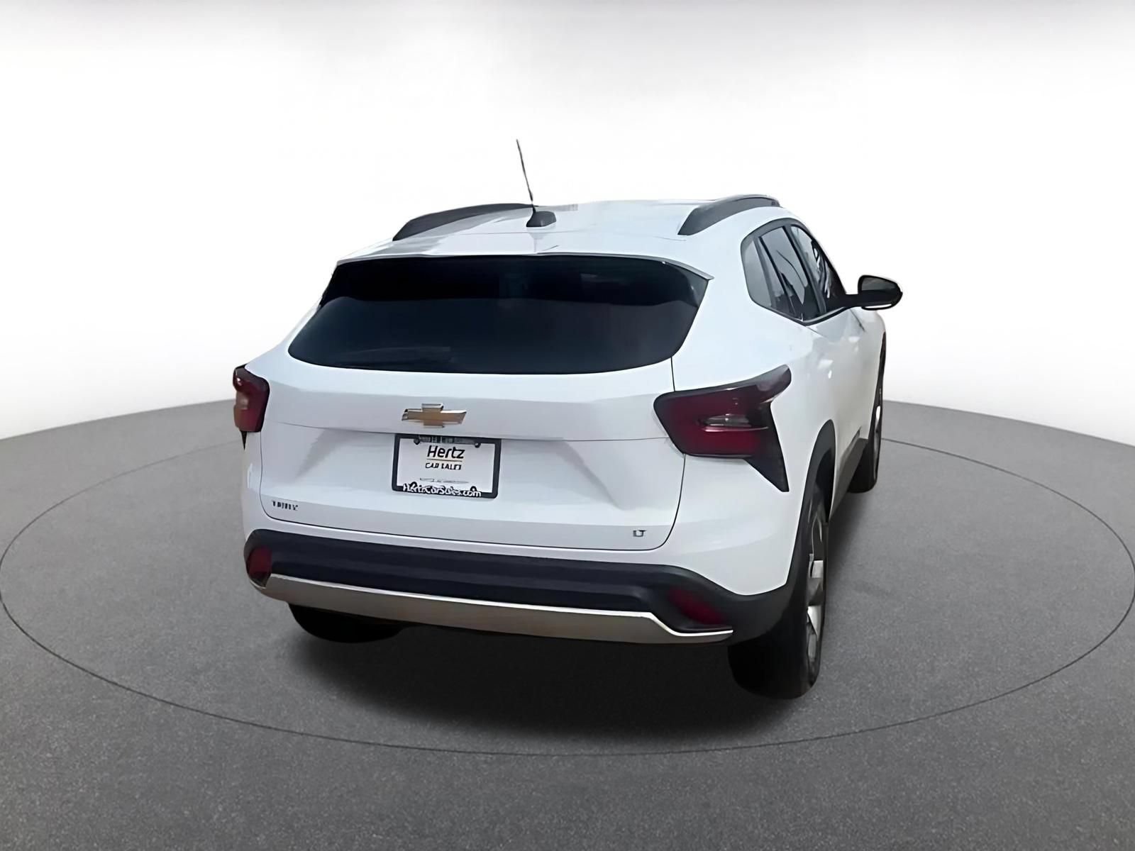 Used 2025 Chevrolet Trax LT w/ LT Convenience Package FWD image 12