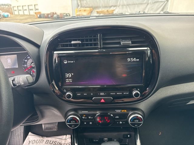 Certified 2022 Kia Soul S image 14