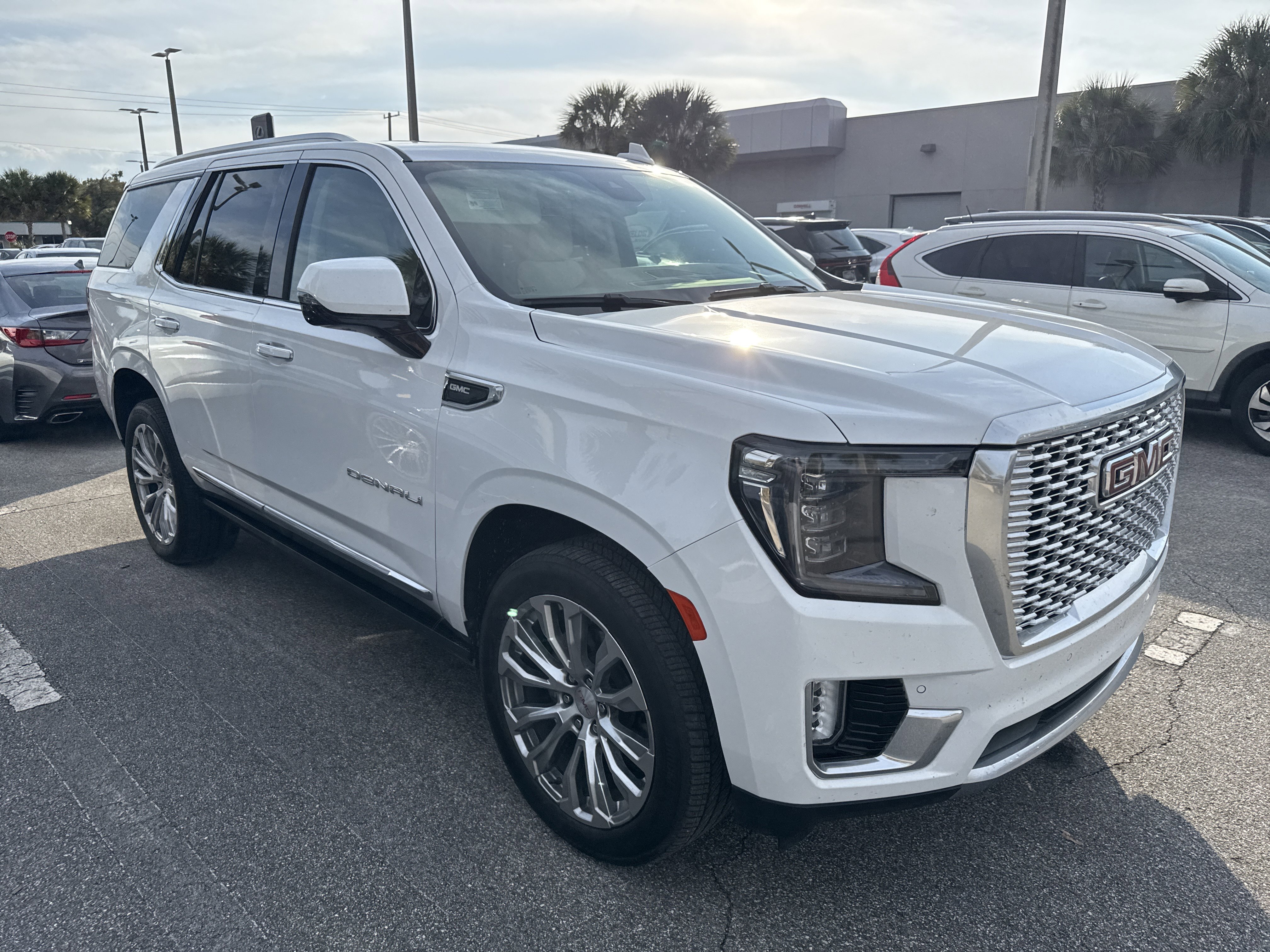 Used 2023 GMC Yukon Denali image 2