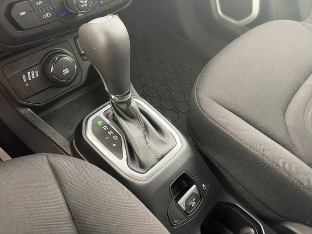 Used 2018 Jeep Renegade Latitude w/ Popular Equipment Group image 24