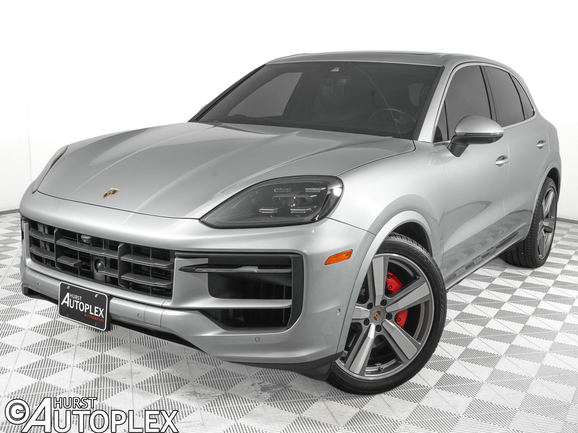 Used 2024 Porsche Cayenne AWD/4WD image 1