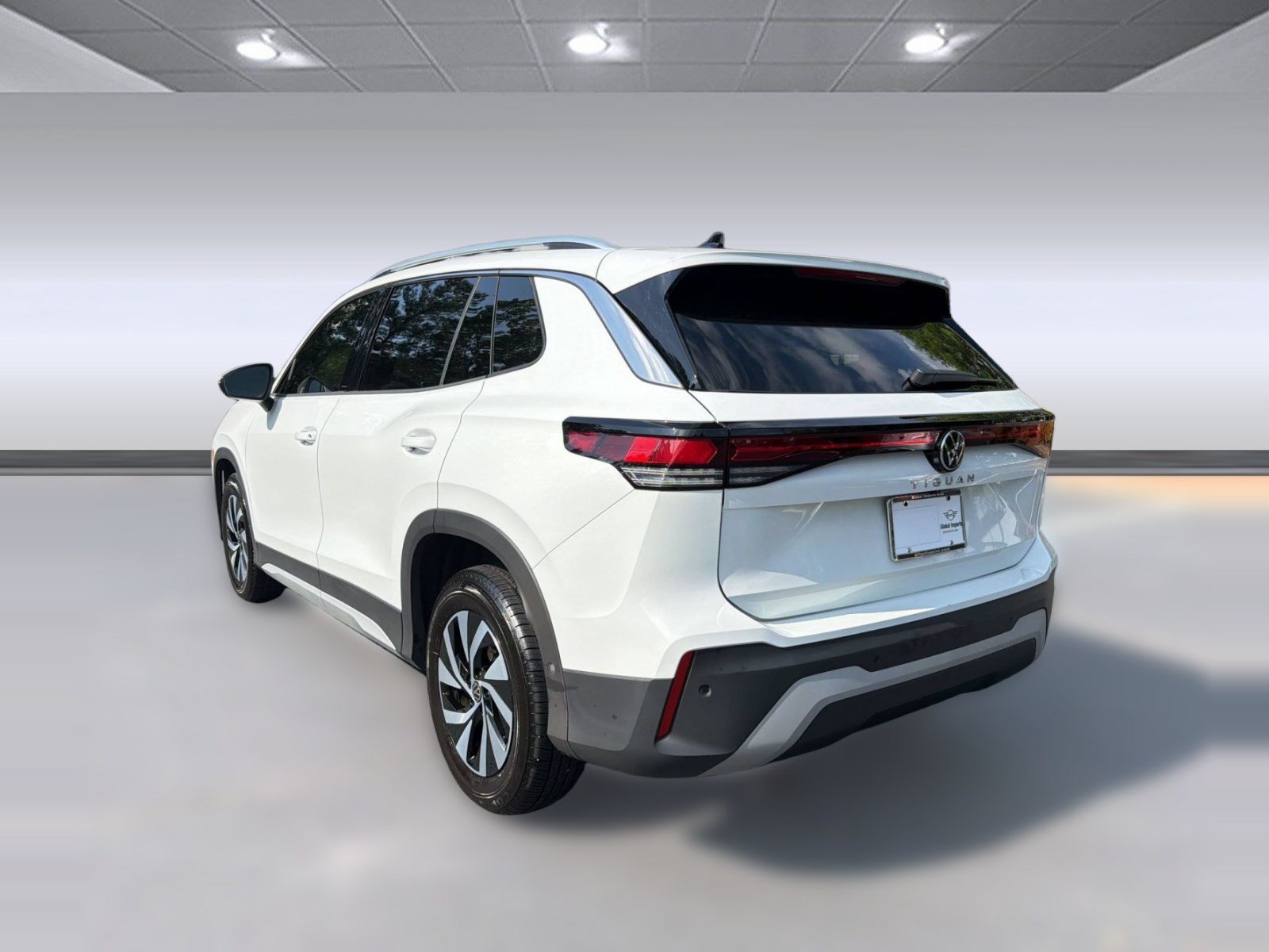 Used 2025 Volkswagen Tiguan S FWD image 3