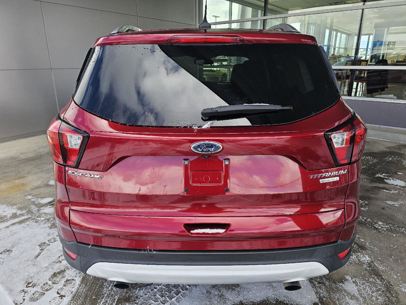 Used 2019 Ford Escape Titanium image 4
