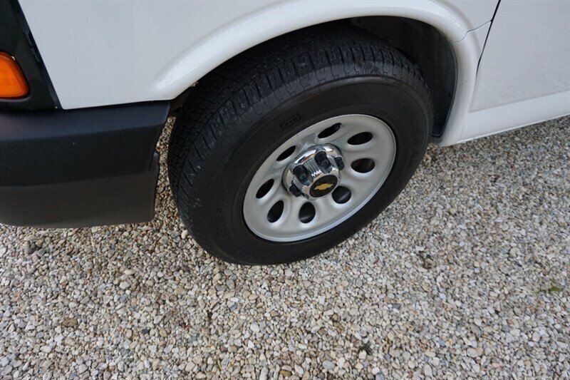 Used 2010 Chevrolet Express 1500 RWD image 33