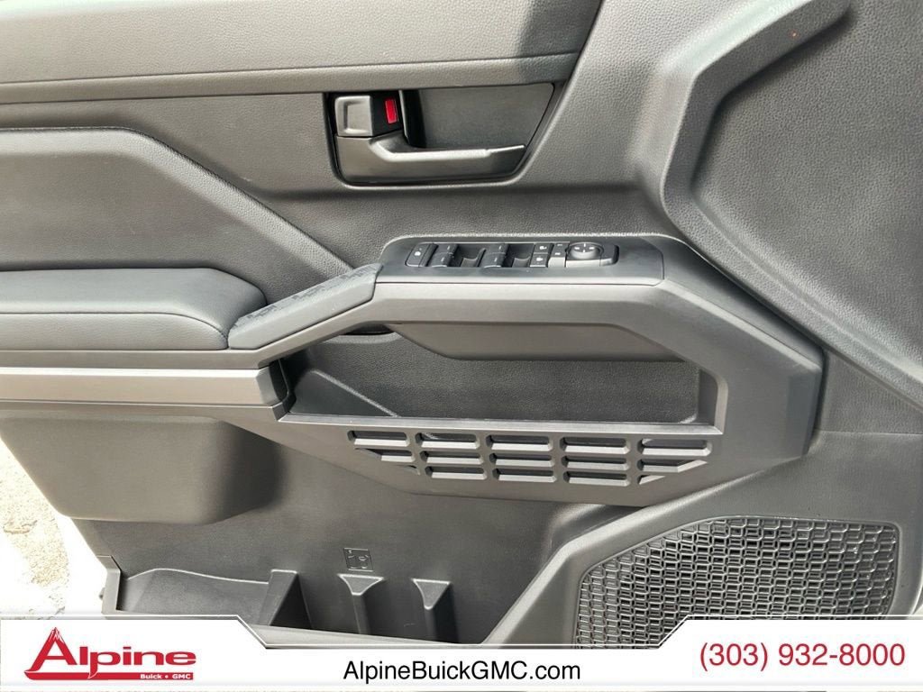 Used 2025 Toyota Tacoma SR5 AWD/4WD image 7