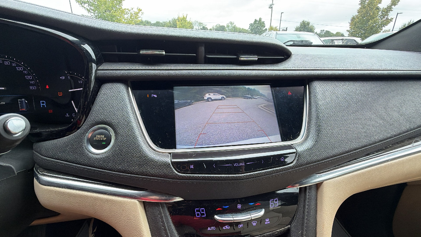 Used 2019 Cadillac XT5 FWD image 32