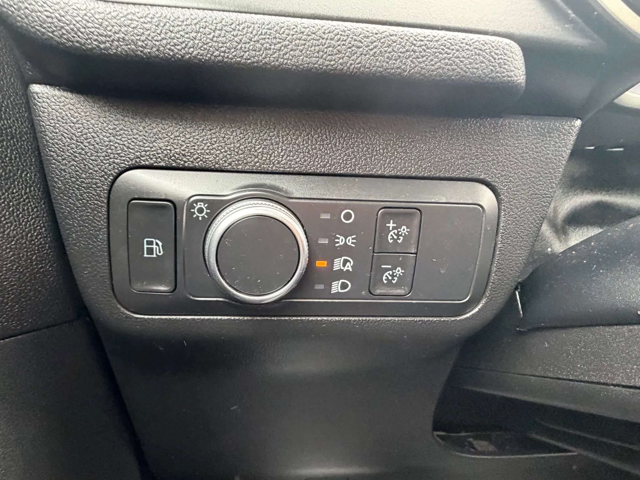 Used 2021 Ford Escape SE image 24