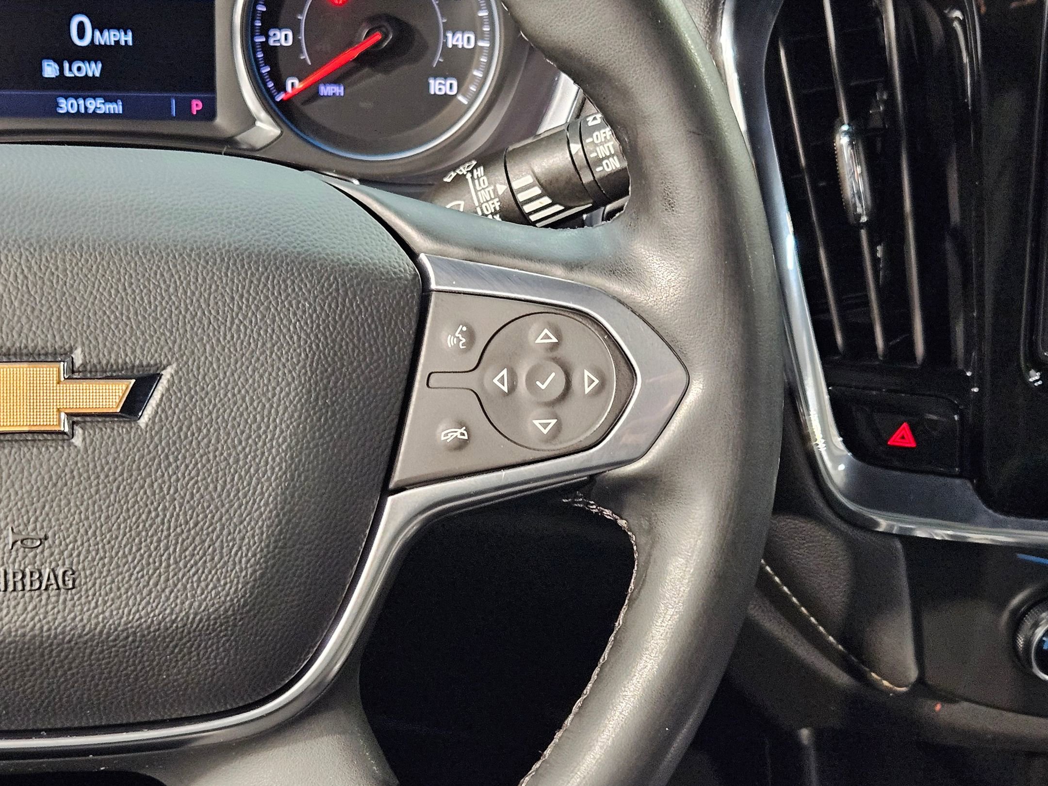 Used 2023 Chevrolet Traverse LT w/ Rear Camera Mirror Package FWD image 29