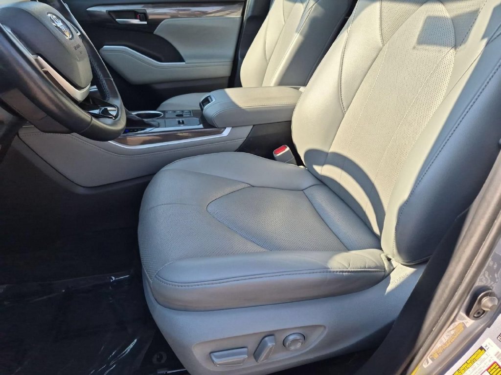 Used 2023 Toyota Highlander Limited AWD/4WD image 12