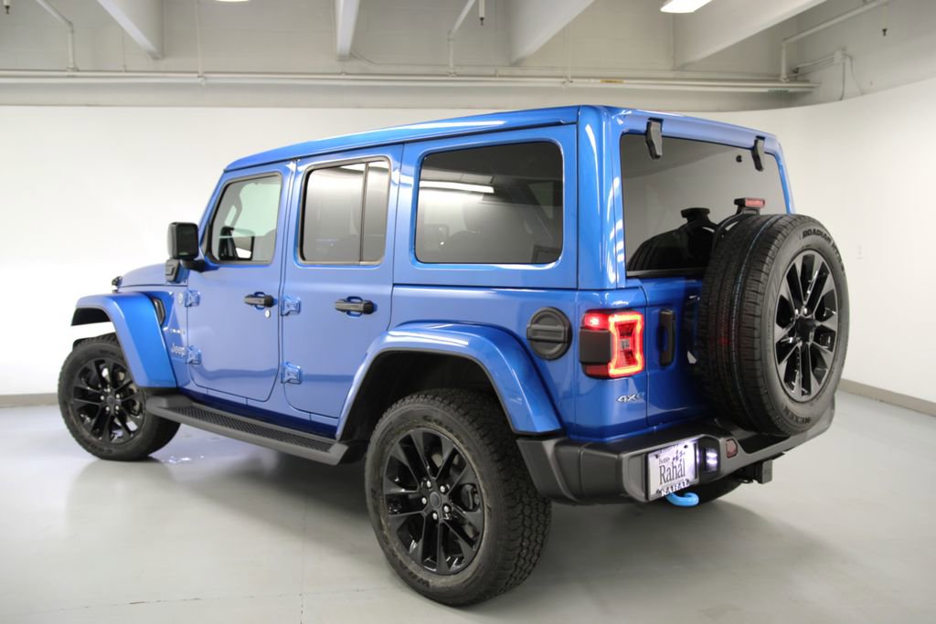 Used 2024 Jeep Wrangler Unlimited Sahara w/ Technology Group image 7