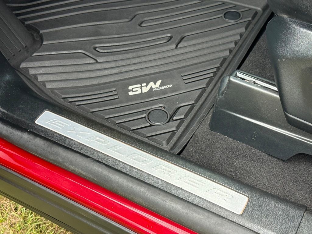 Used 2023 Ford Explorer Limited w/ Limited Technology Package image 54