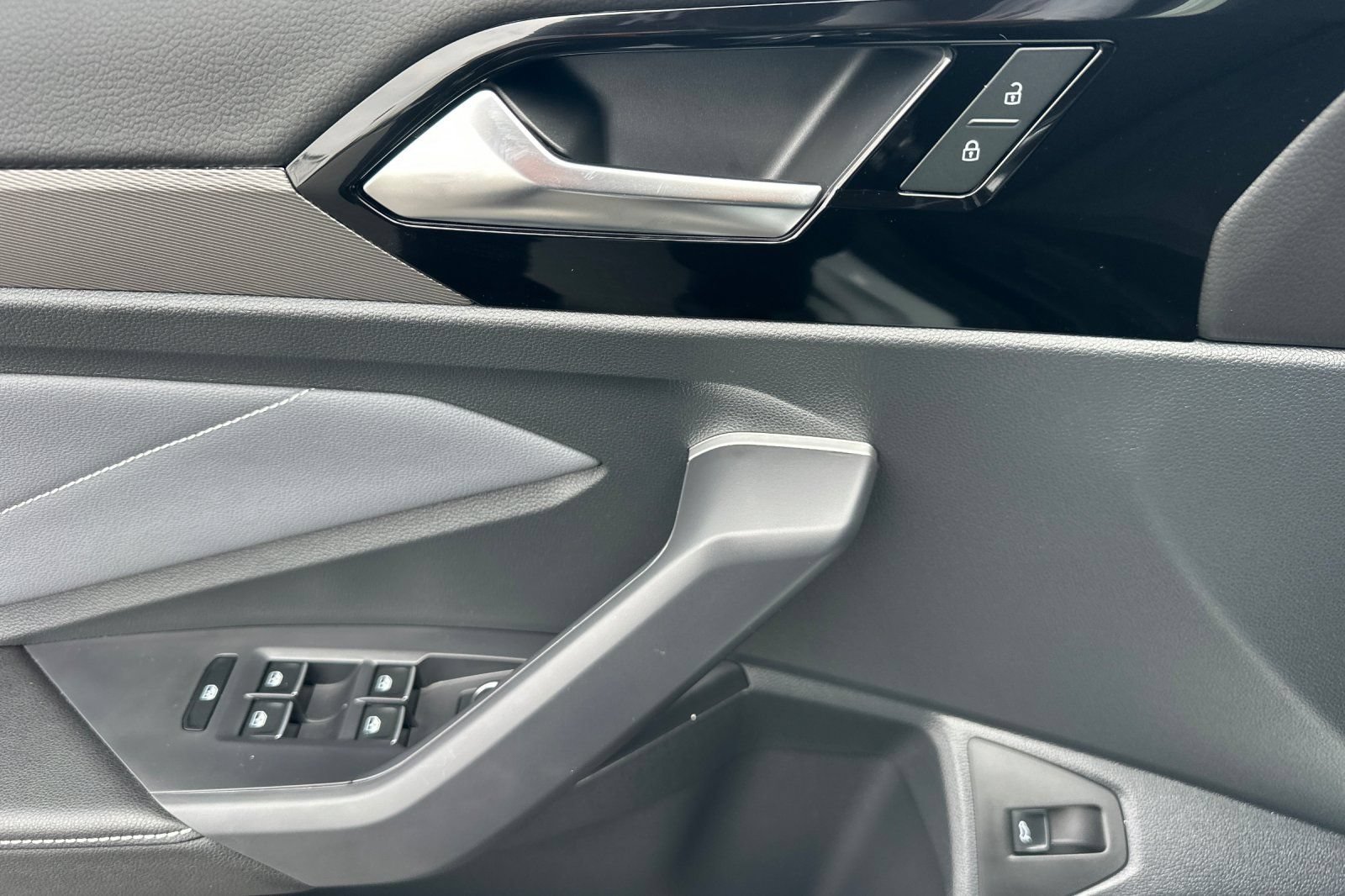 New 2026 Volkswagen Jetta SEL FWD image 9