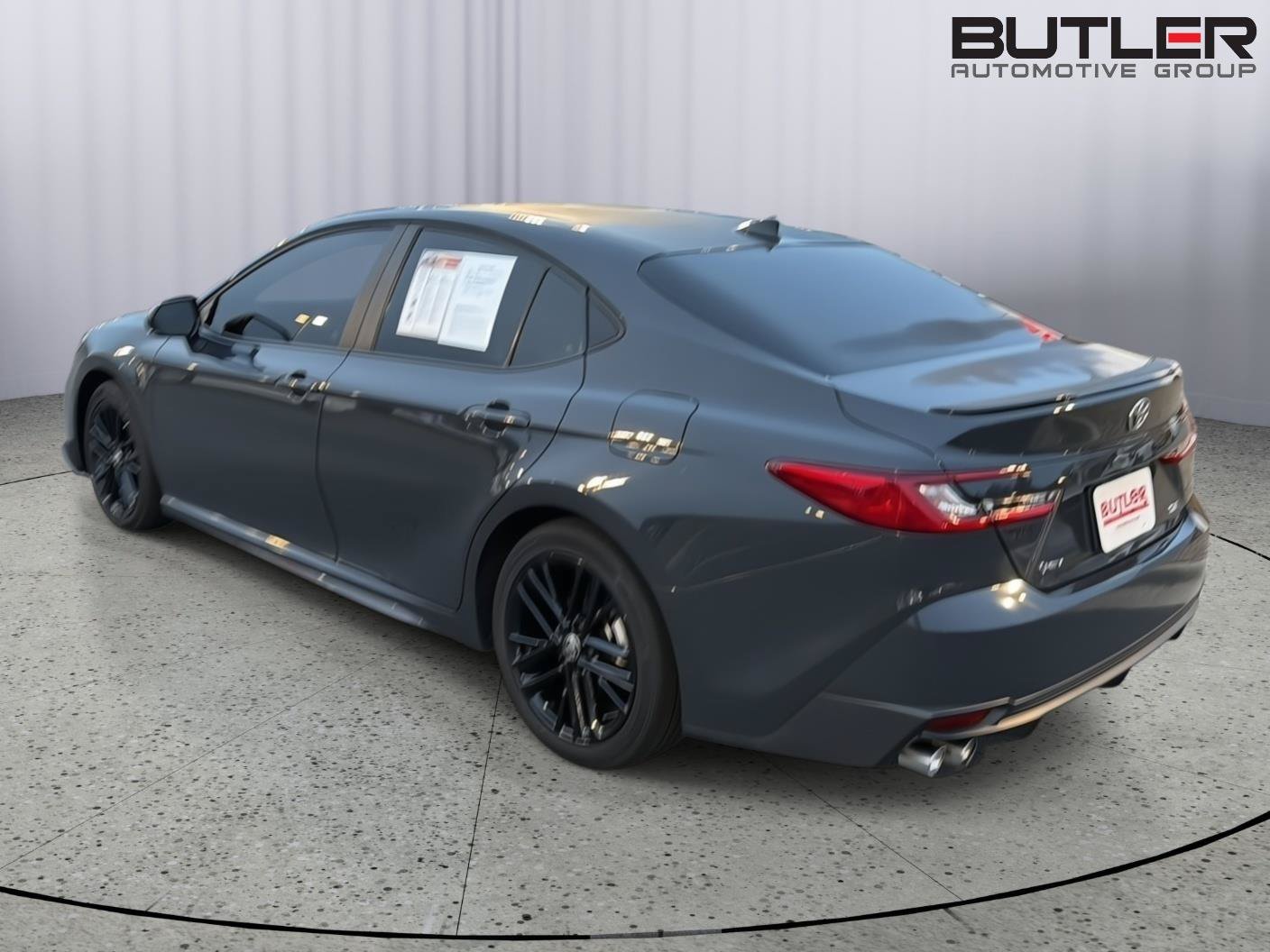Used 2025 Toyota Camry SE w/ Multimedia Upgrade Package FWD image 4