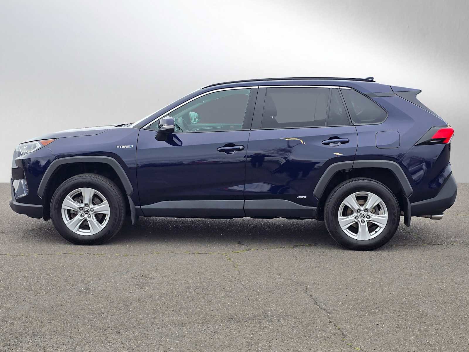 Used 2021 Toyota RAV4 XLE w/ Convenience Package image 7