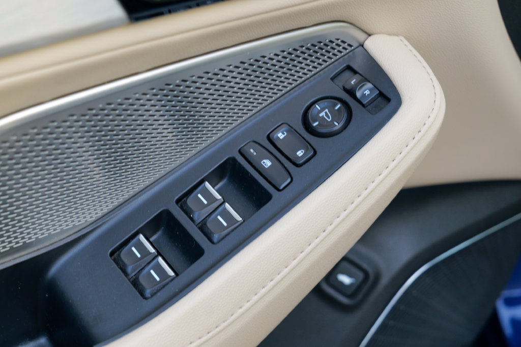 Used 2023 Acura MDX SH-AWD image 18