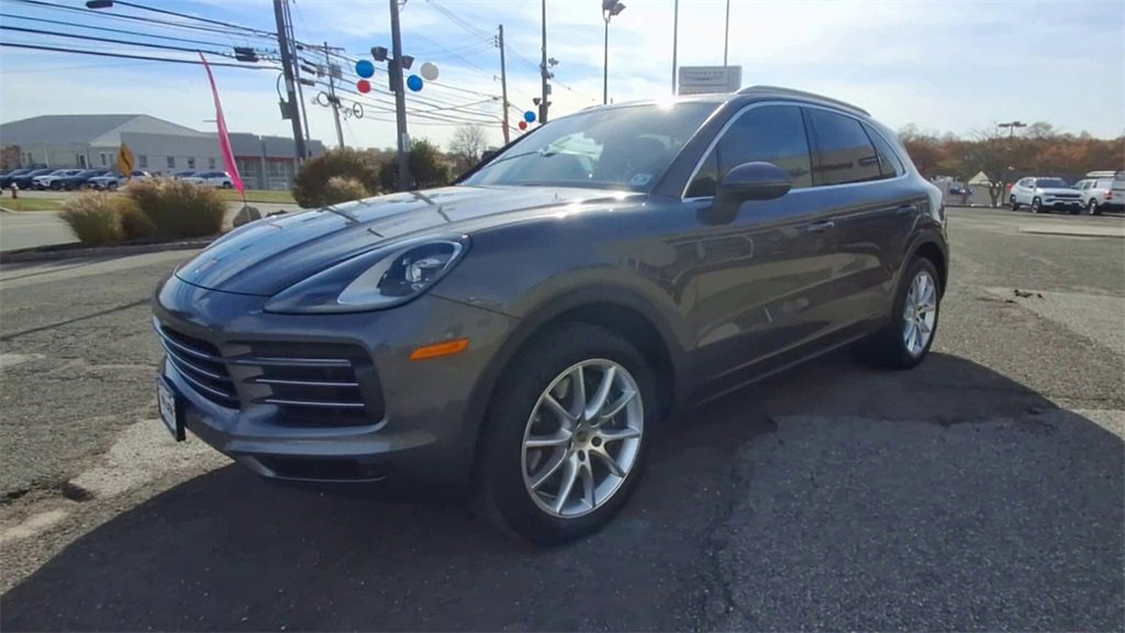 Used 2023 Porsche Cayenne Platinum Edition image 4