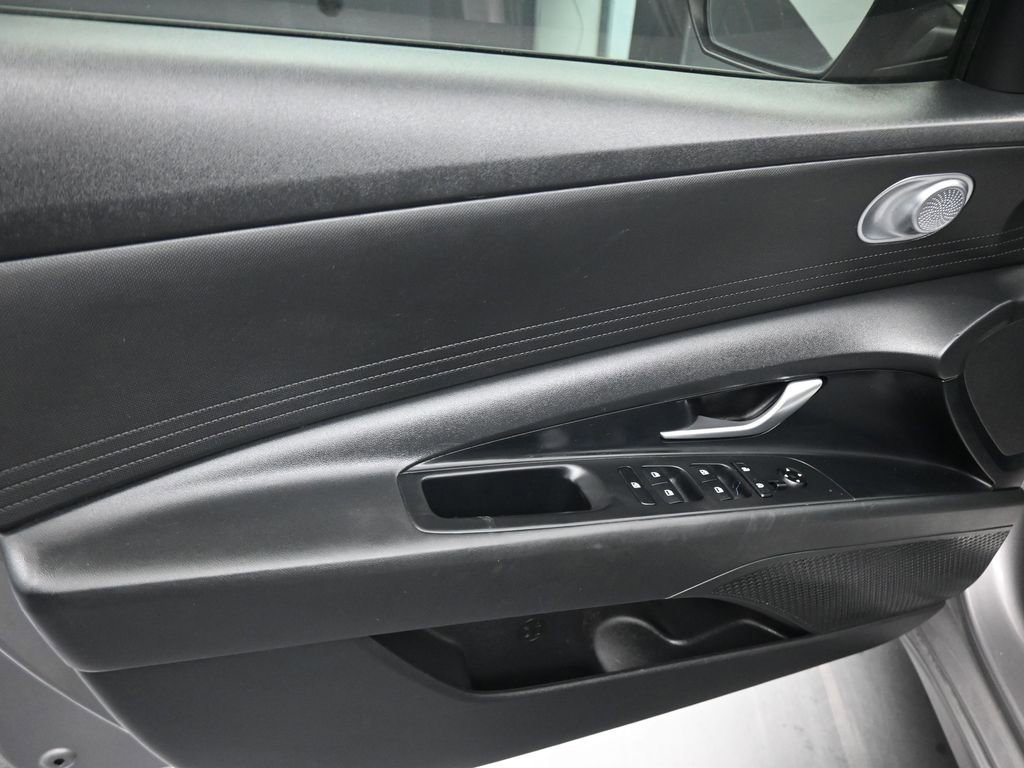 Used 2023 Hyundai Elantra SEL image 5