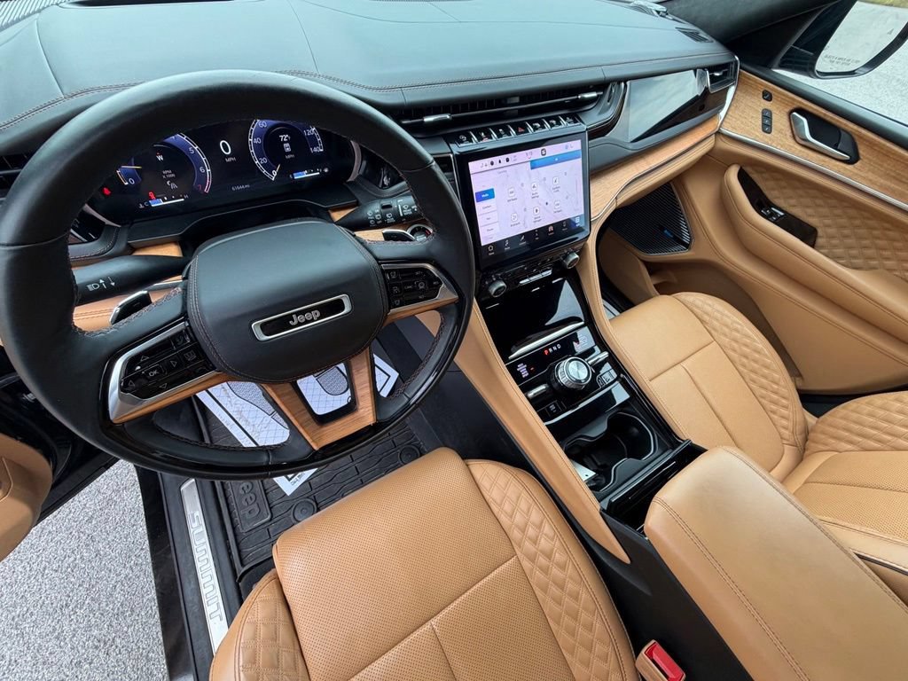 Used 2023 Jeep Grand Cherokee Summit AWD/4WD image 19