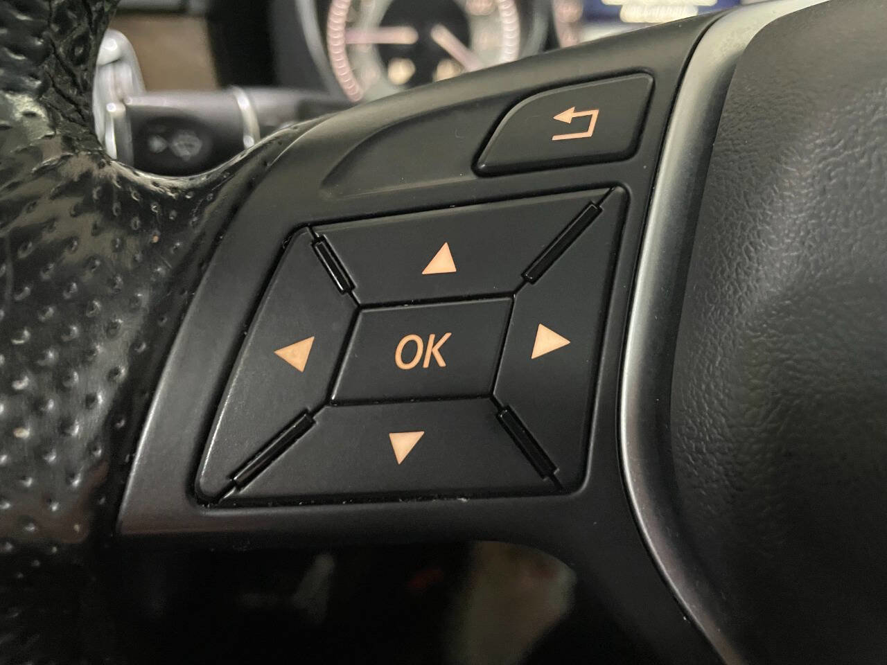 Used 2016 Mercedes-Benz E 350 4MATIC Sedan image 40