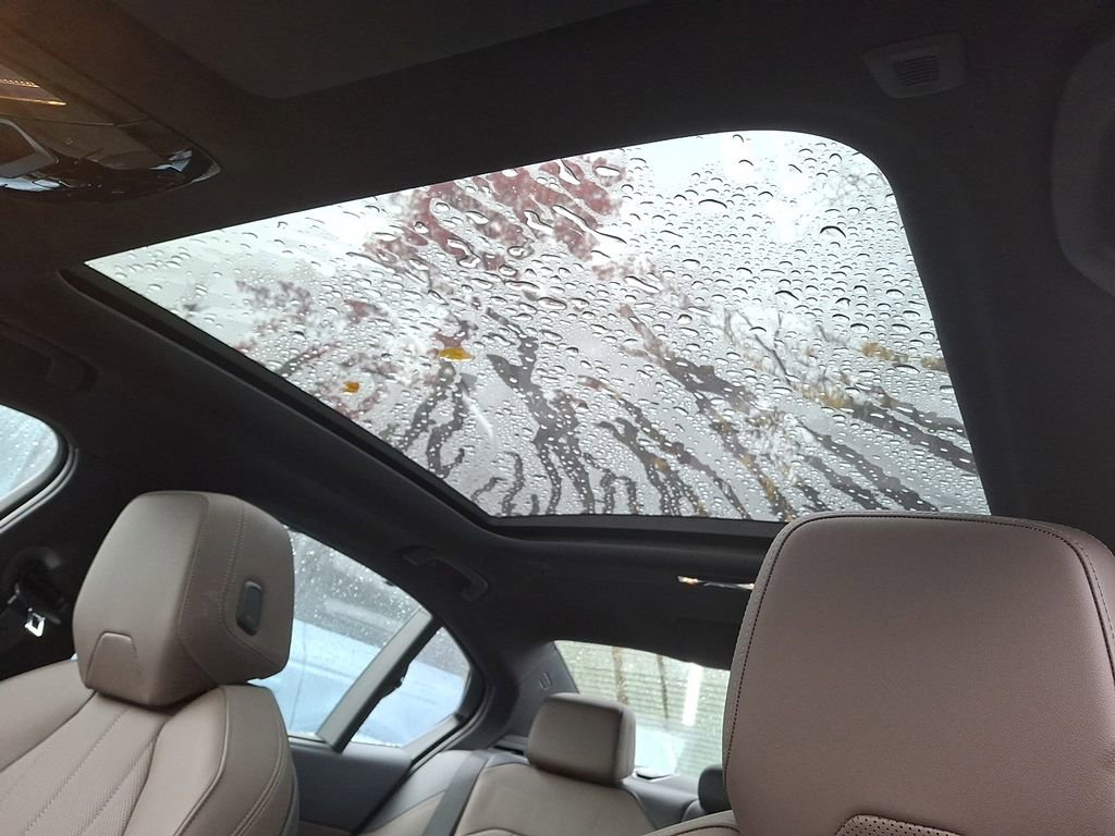 Used 2025 BMW i5 xDrive40 w/ Executive Package image 11