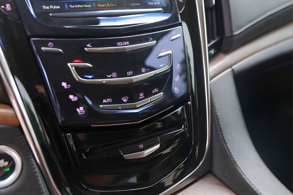 Used 2018 Cadillac Escalade ESV Premium Luxury AWD/4WD image 21