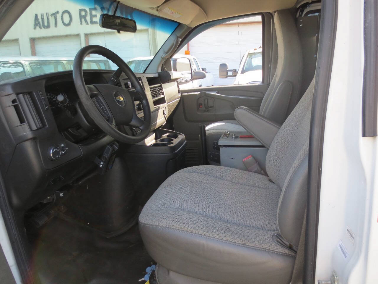 Used 2014 Chevrolet Express 2500 RWD image 10