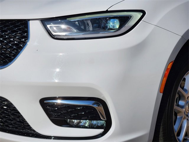 Used 2024 Chrysler Pacifica Touring-L image 8