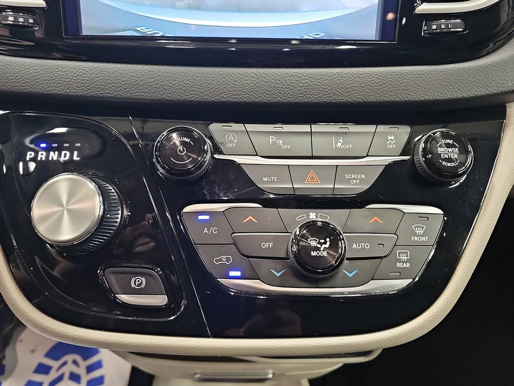 Used 2024 Chrysler Pacifica Touring-L image 22