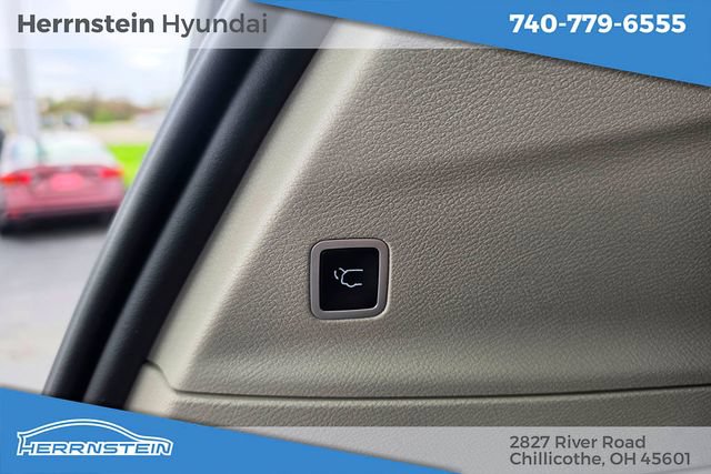 Used 2023 Chrysler Voyager LX FWD image 27