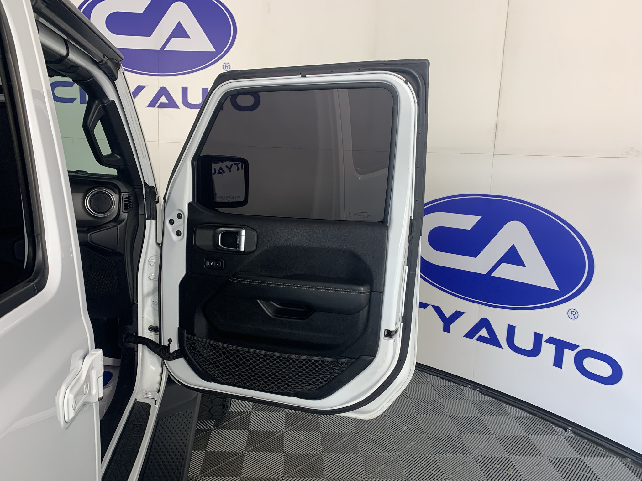 Used 2020 Jeep Gladiator Overland AWD/4WD image 35