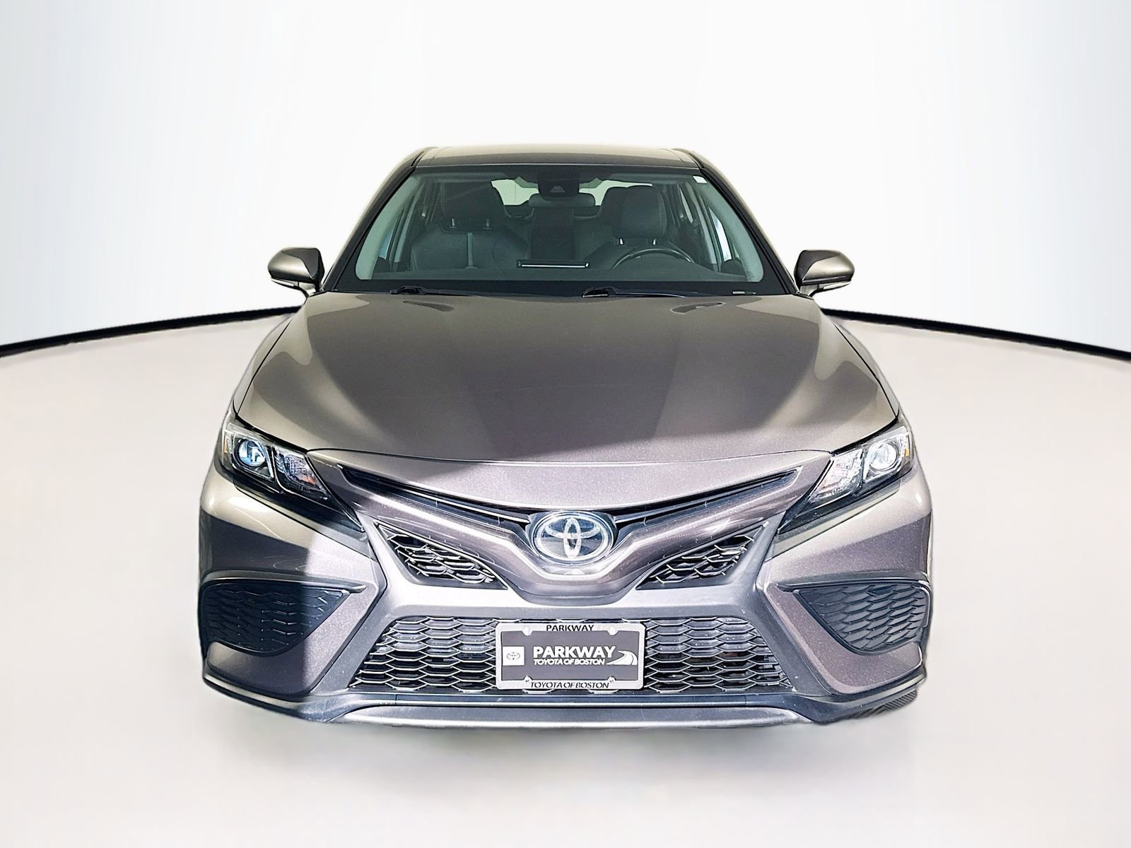 Used 2024 Toyota Camry SE FWD image 2