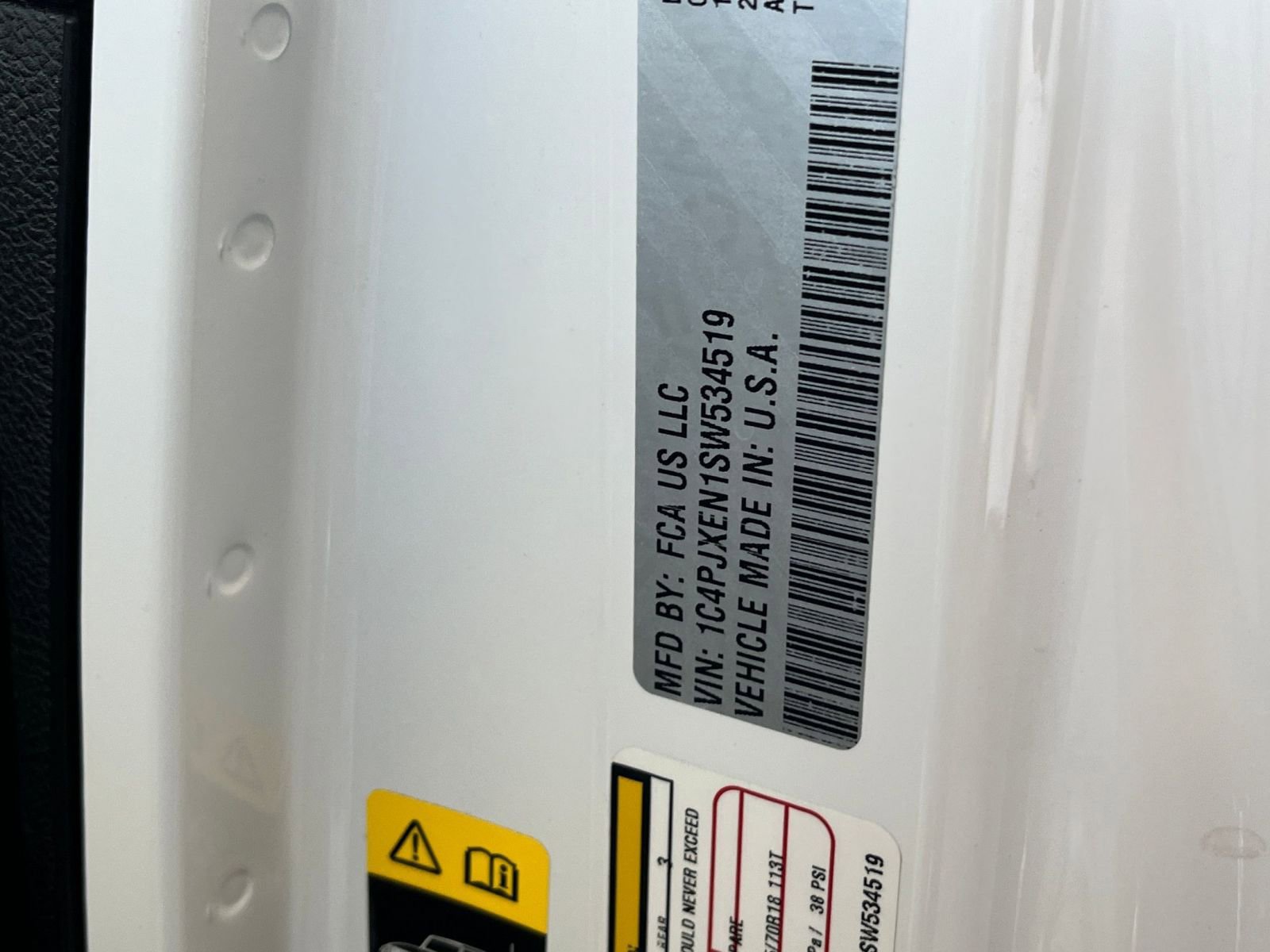 Used 2025 Jeep Wrangler Sahara image 29