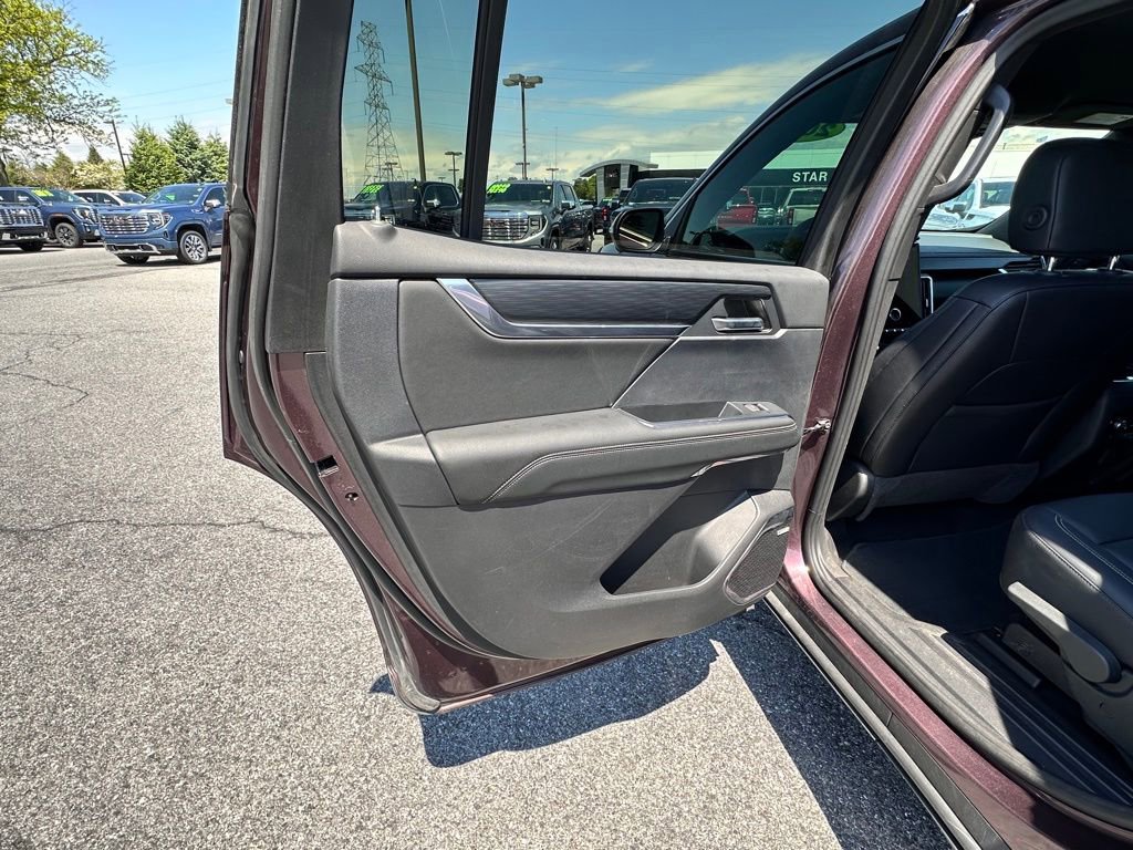 Used 2024 GMC Acadia Elevation w/ Luxury Package AWD/4WD image 25