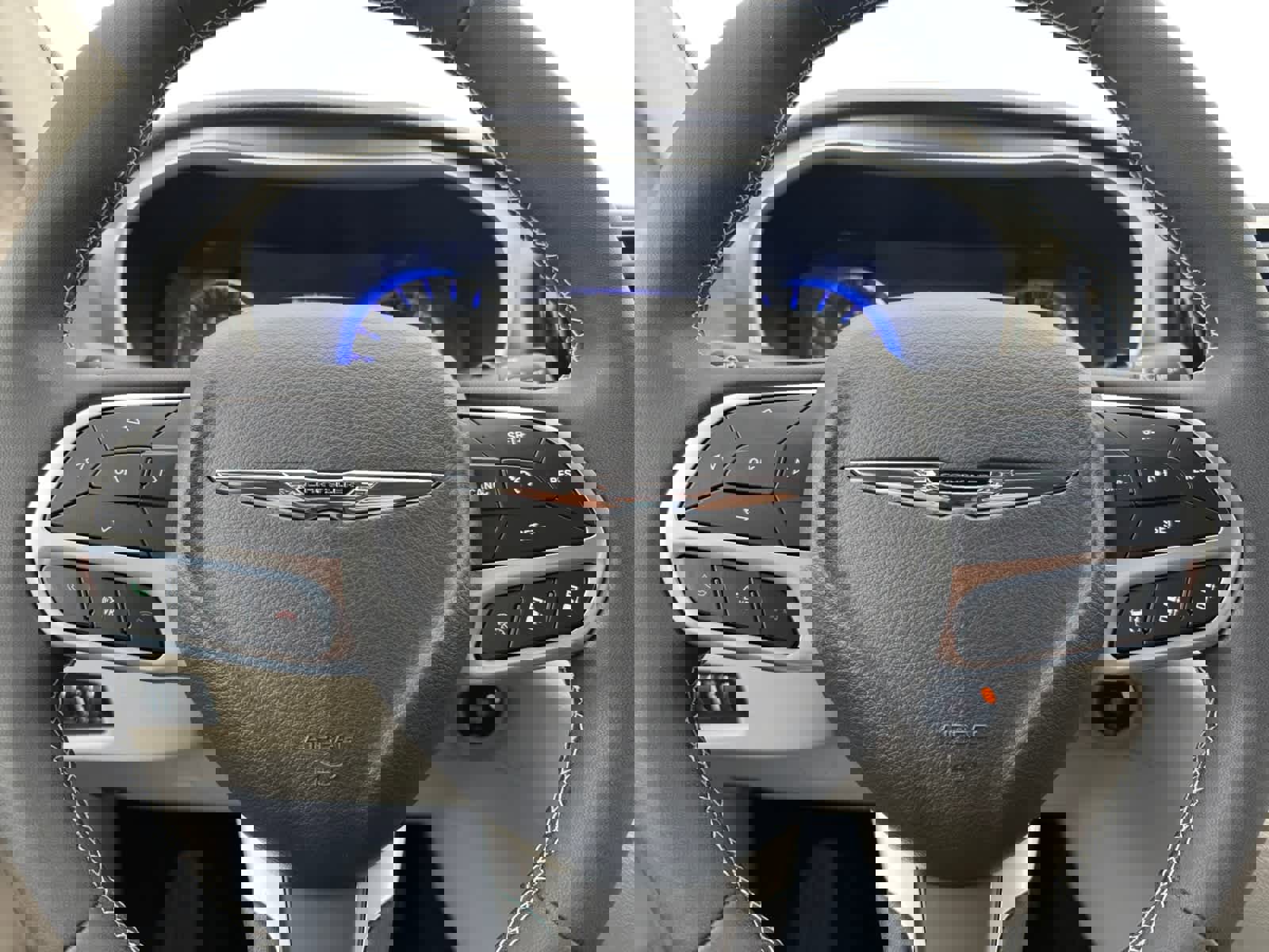 Used 2023 Chrysler Pacifica Touring-L image 19