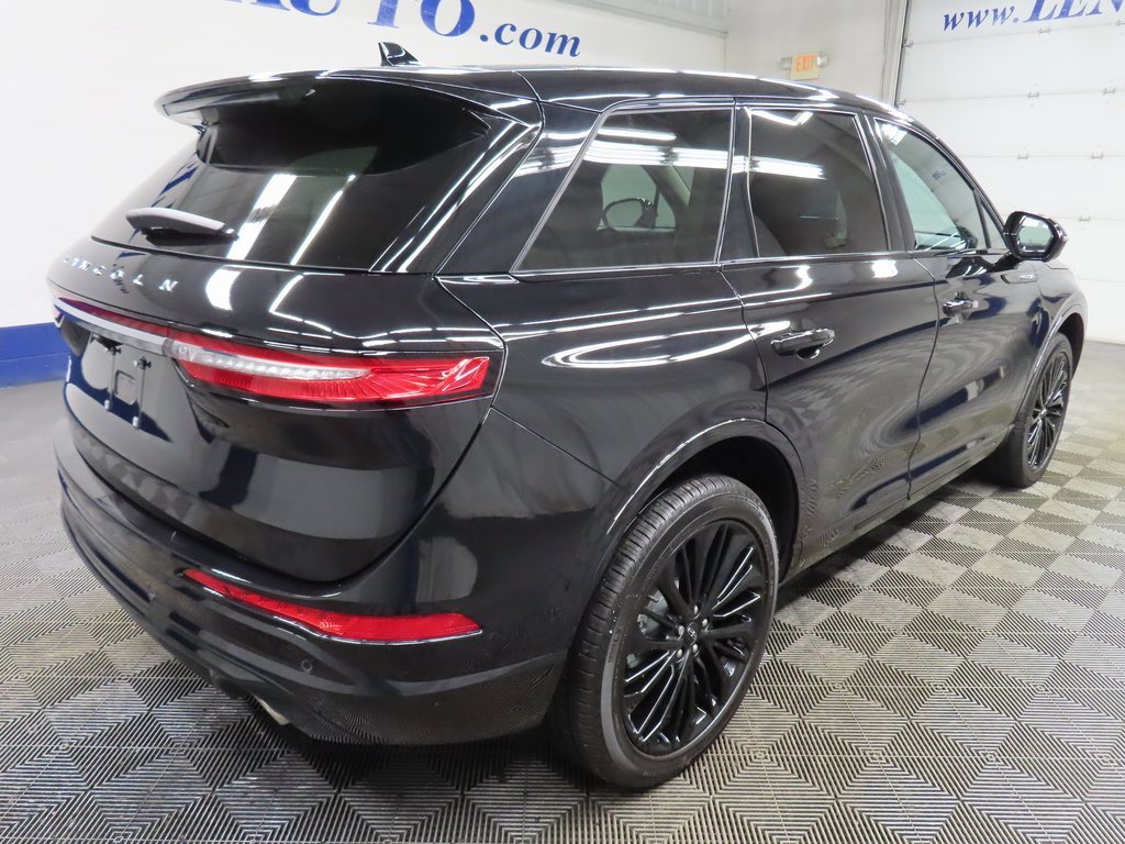 Used 2025 Lincoln Corsair Premiere w/ Jet Appearance Package image 4