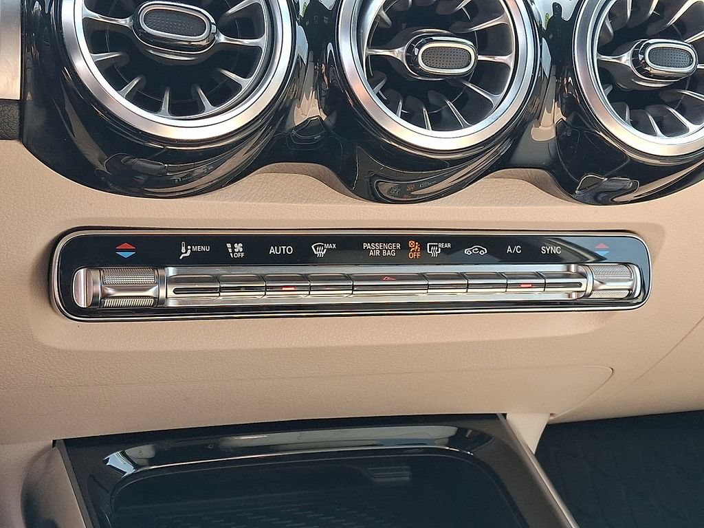 Used 2024 Mercedes-Benz GLB 250 4MATIC image 16