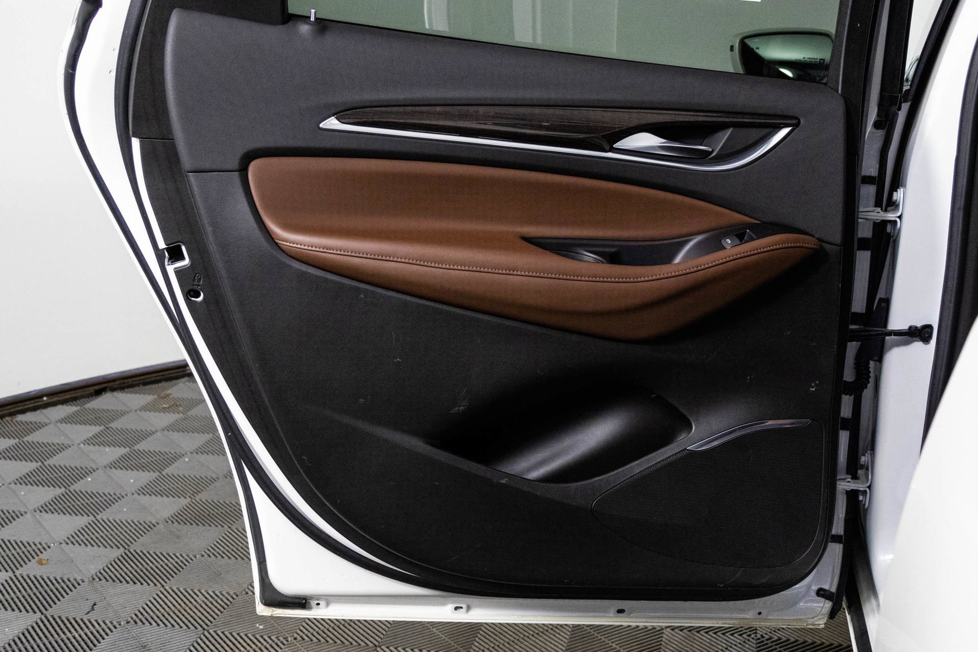 Used 2020 Buick Enclave Avenir w/ Avenir Technology Package image 35