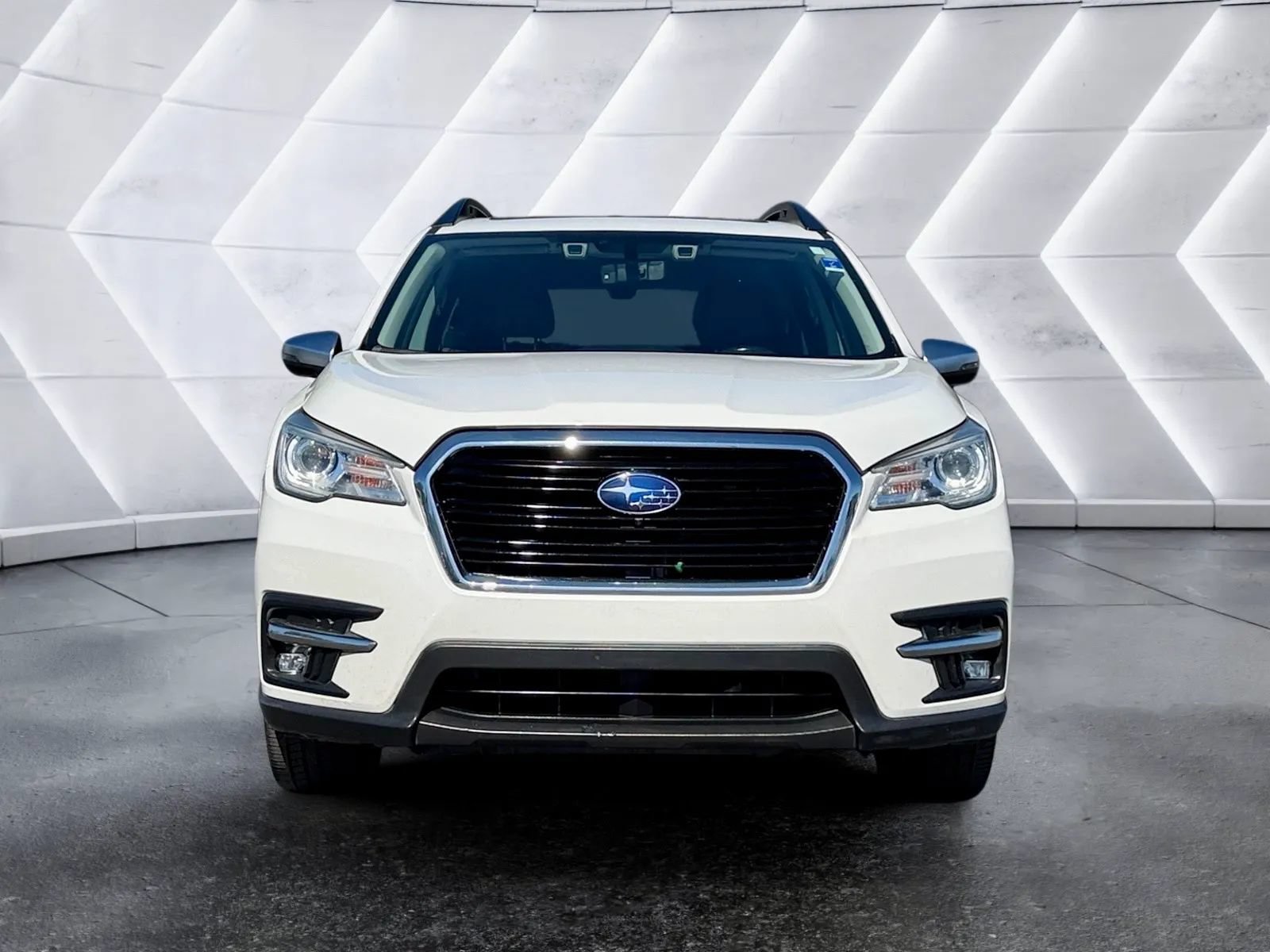 Used 2019 Subaru Ascent Touring w/ Popular Package #2 AWD/4WD image 2