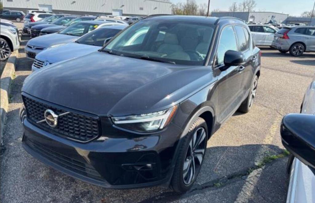 Used 2023 Volvo XC40 B5 Plus w/ Driver Assist Package image 10