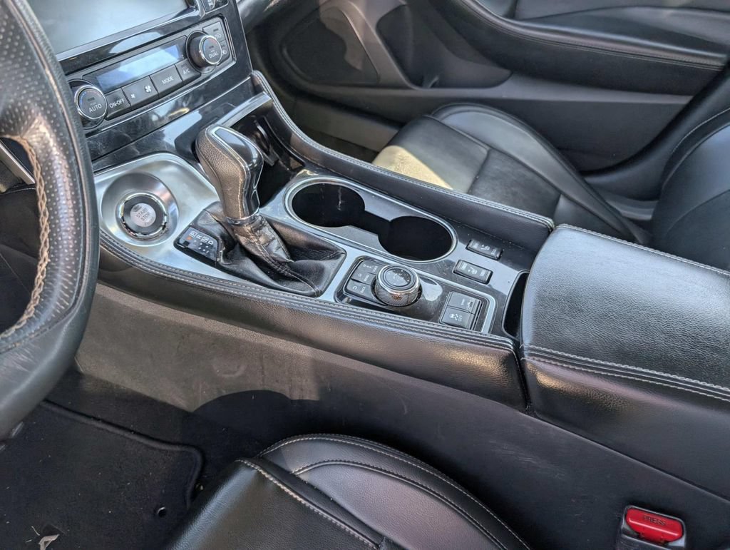 Used 2022 Nissan Maxima SV w/ Floor Mat Group FWD image 17