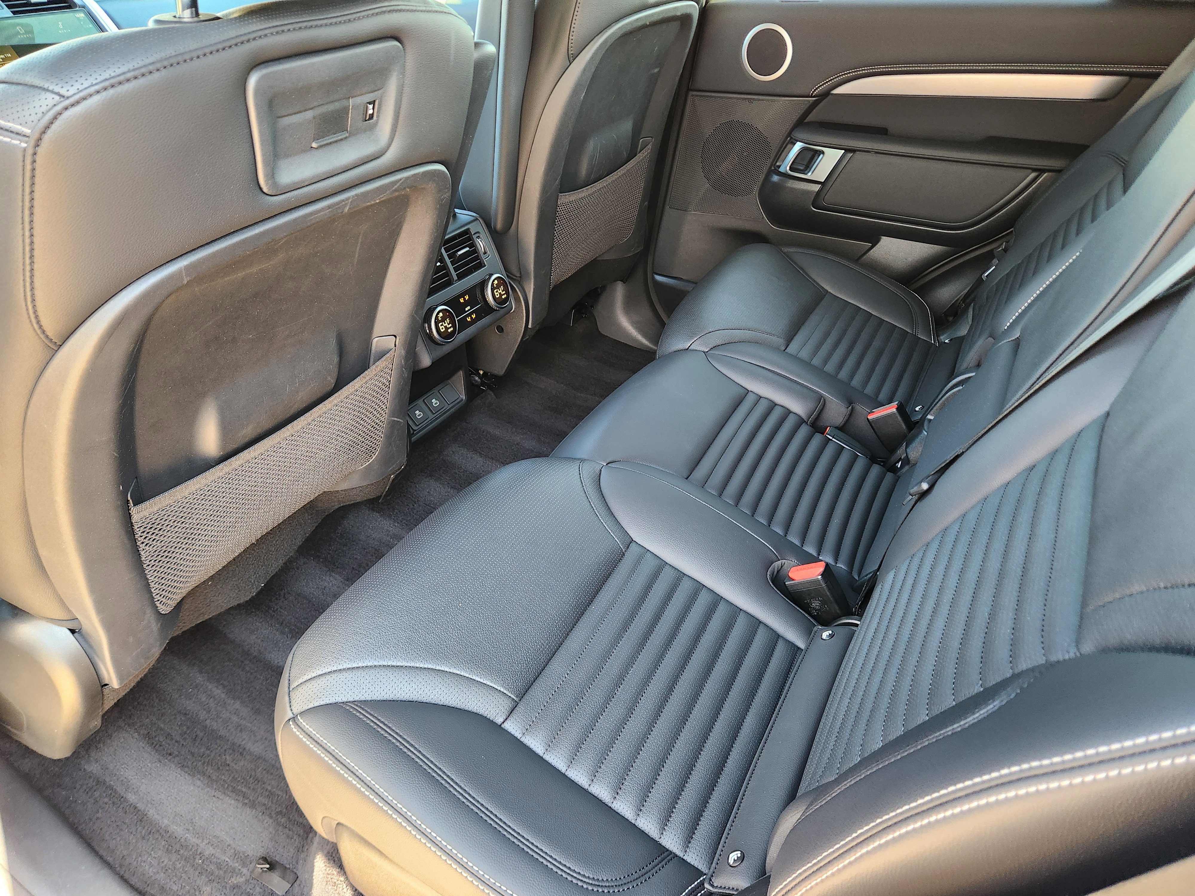 Certified 2024 Land Rover Discovery Dynamic SE image 32