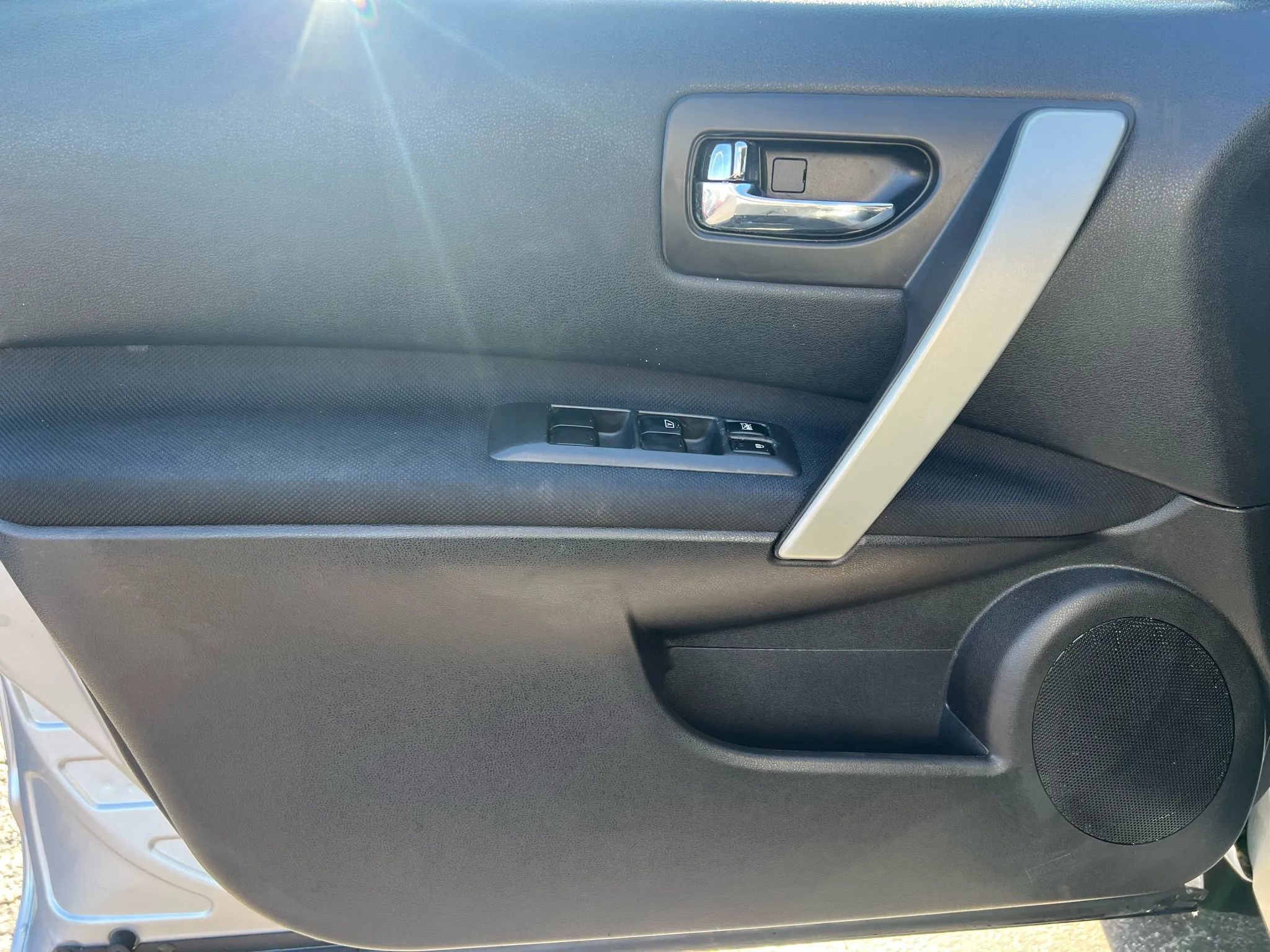 Used 2010 Nissan Rogue SL w/ Moonroof Pkg image 8