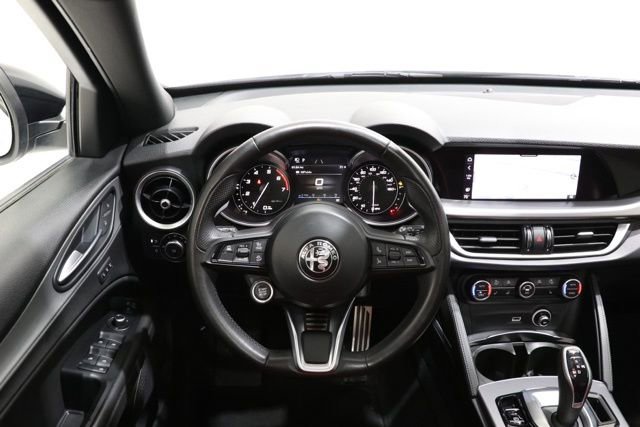 Used 2023 Alfa Romeo Stelvio Veloce AWD/4WD image 11