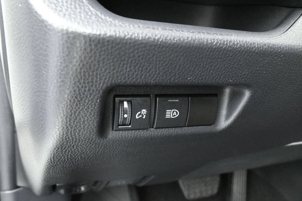 Used 2025 Toyota RAV4 LE AWD/4WD image 13