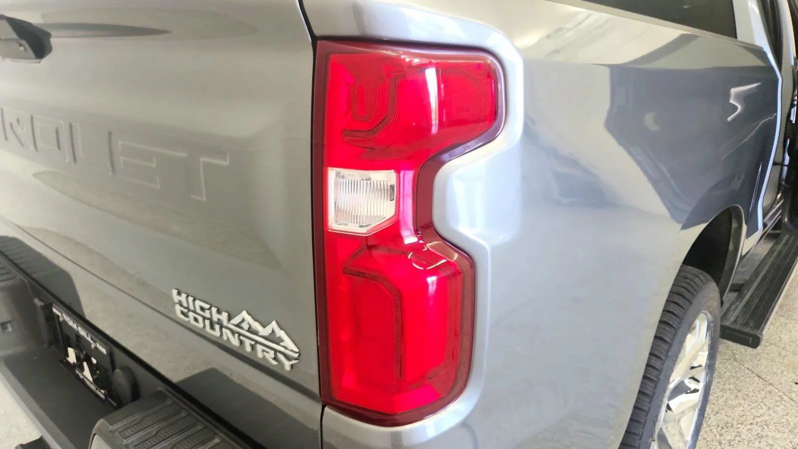 Used 2021 Chevrolet Silverado 1500 High Country w/ Technology Package AWD/4WD image 32