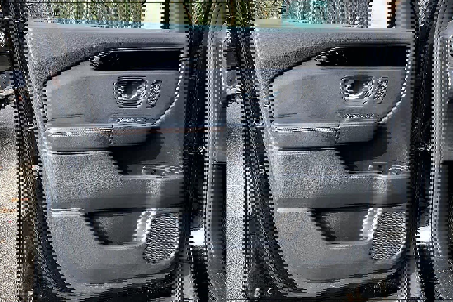 Used 2025 Honda Pilot TrailSport image 21