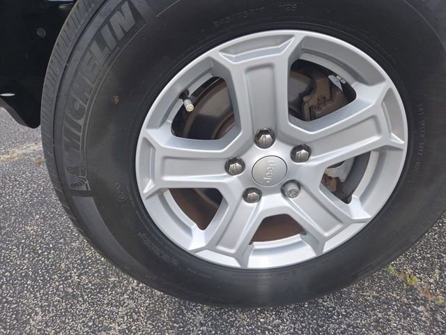 Used 2022 Jeep Wrangler Unlimited Sport w/ Sun And Sound Package AWD/4WD image 10