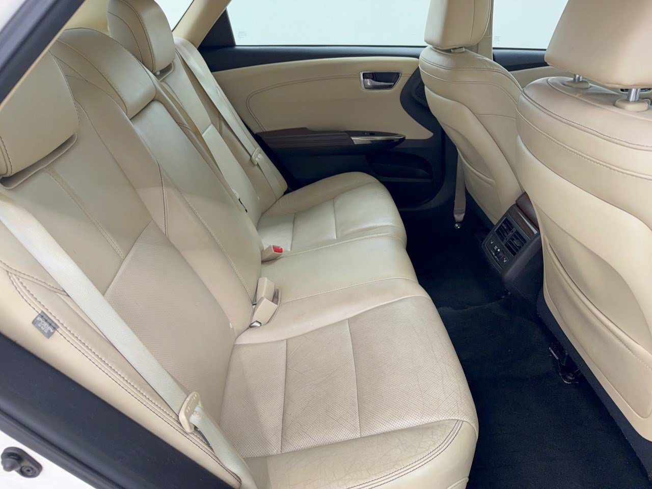 Used 2014 Toyota Avalon Limited FWD image 29